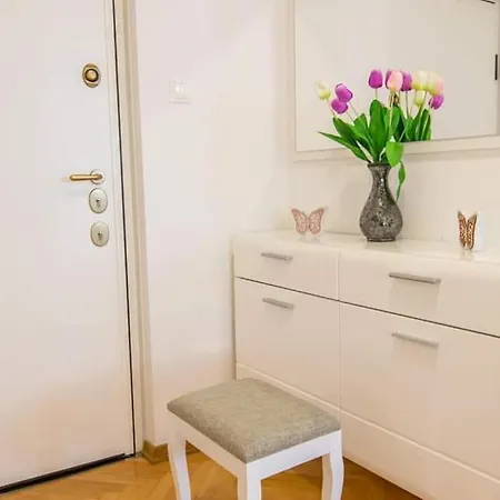 Una Apartment *